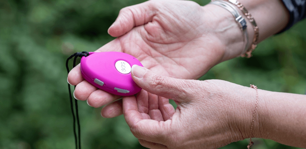 Bracelet téléassistance : la sécurité à portée de main